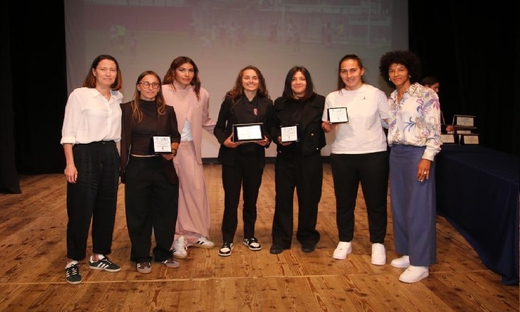 Apicella e Vergari premiate da Sara Gama: la Salernitana Women protagonista al "Galà del Calcio Dilettante"